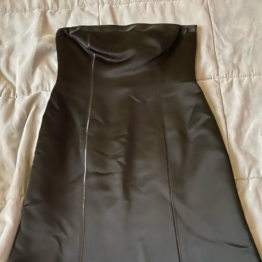 Mini strapless black dress